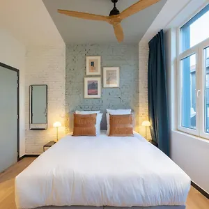 Shway - The Light Blue Parrot Appartement Antwerpen